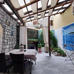 Leona Apartament